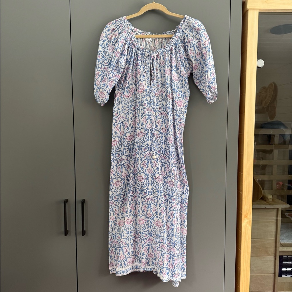 Joshi cotton print dress lightly worn.  Size M. Very lightweight.